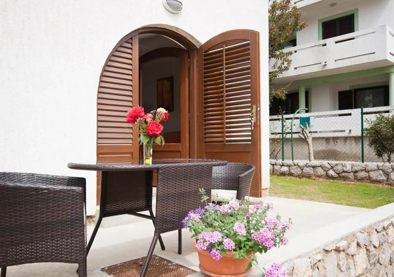 Apartments Bozo Baška 0*,